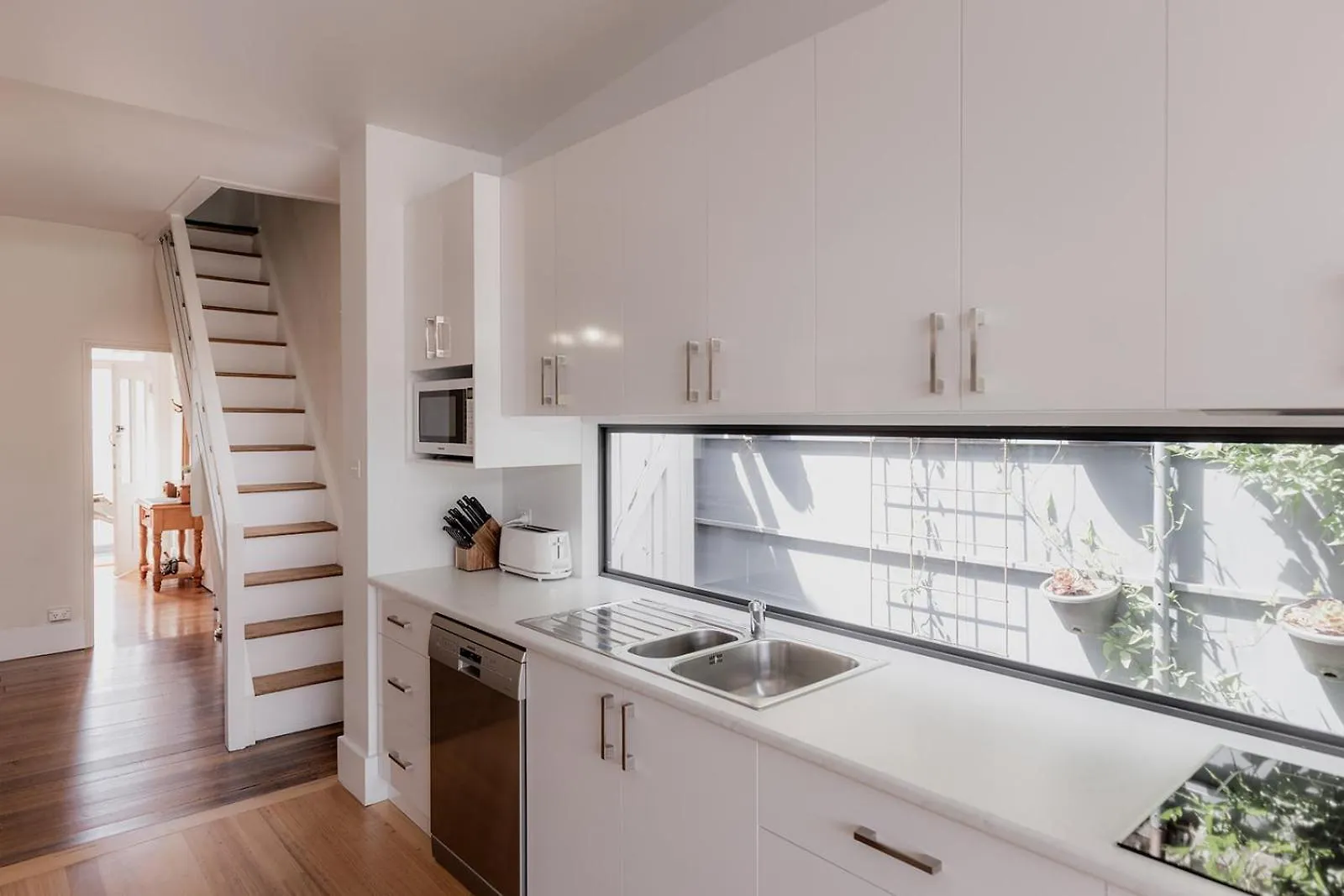 Stay Steps From Salamanca In Historical Cottage Hobart 0*,  Australië